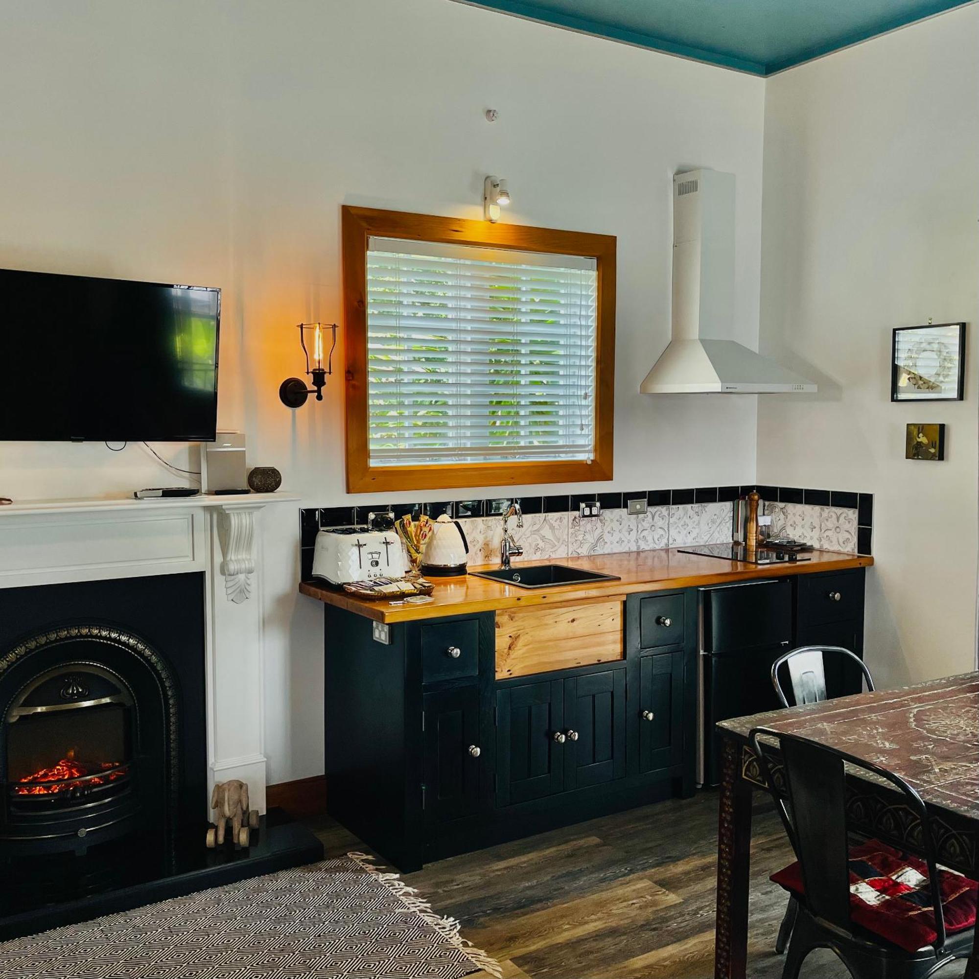 Marriner's Boutique Guesthouses Rawene Extérieur photo